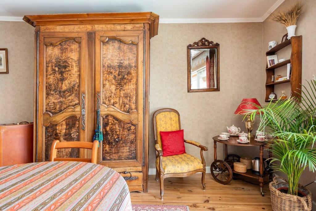 Six Chandelles M'Etaient Comptees Puimoisson Kültér fotó